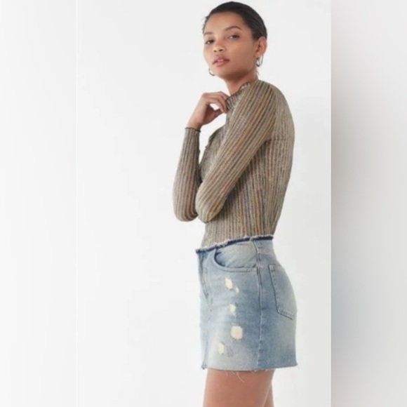 Urban Outfitters BDG Women's Size Medium Raw Edge Distressed Mini Denim Skirt - Picture 3 of 8